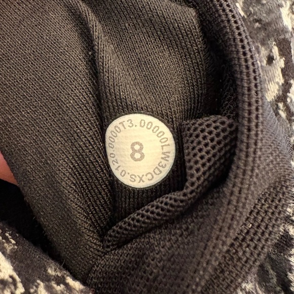 Lululemon Run Briskly 1/2 Zip size 8 - Picture 9 of 10